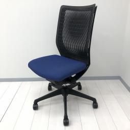 【在庫入替セール品！（本在庫限定価格）】【通気性バツグンな背もたれと快適なクッション性で大人気のOAチェア入荷！】■オカムラ（okamura）製　ヴィスコンテチェア　肘無　ハイバック　背面樹脂メッシュ　■ミディアムブルー【弊社使用欄：A01077108】【HU】