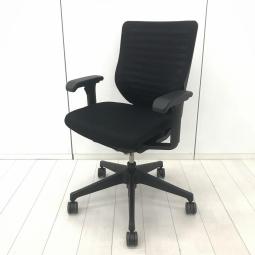 【操作レスな体重感応メカを搭載!理想的な座り心地を実現!着座者の体重に合わせて自動調整!】■イトーキ(ITOKI)製 エピオス(epios)チェア 肘付 ローバック 背面メッシュ ■可動肘 ■ブラック 【弊社使用欄:A01071331】
