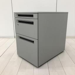 【高さ560㎜】【フリアドデスクや平机の収納力アップに！ファイルや書類の収納に最適な3段ワゴン！】■オカムラ(okamura)製　プロユニット(Pro Unit)シリーズ　3段ワゴン　デスクインワゴン　H560㎜　■シリンダー錠　■シルバー