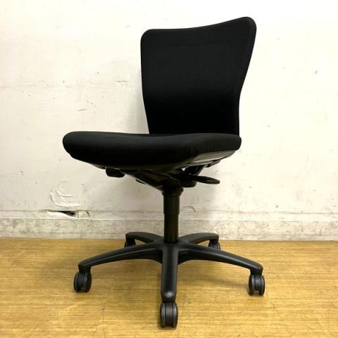 【中古】カロッツァチェア  オカムラ（okamura） 肘無ローバックチェア