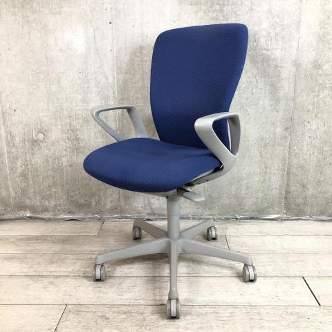 【9/8(火)入荷予定商品！】【シンプルなデザインと厚みのあるクッションが大人気！機能充実のワーキングチェア！】■オカムラ(okamura)製　スラート(sulato)チェア　肘付ハイバック　クッションタイプ　■ミディアムブルー×グレーシェル