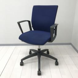 【在庫入替セール品！（本在庫限定価格）】【シンプルで扱いやすいデザインと確かな実用性を両立！】■アイコ（AICO）製　ローバック　固定肘（サークル肘）付き　ランバーサポート　■ブルー【弊社使用欄：A01077219】【HU】