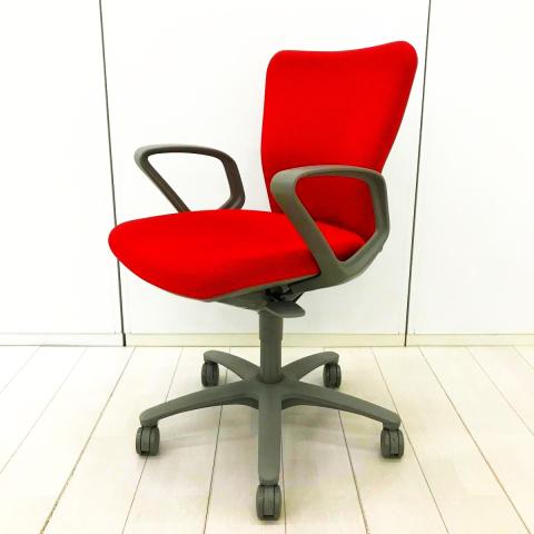 【608338】【長年愛されるロングセラー商品！厚めのクッションで疲れにくい！】■オカムラ(okamura)製　カロッツァ(Carrozza)チェア　肘付ローバック　■サークル肘　■レッド×グレーシェル オフィスバスターズ　水戸サテライト　大子町　北茨城市　高萩市　日立市　常陸太田市　常陸大宮市　那珂市　東海村　ひたちなか市　城里町 水戸市　笠間市　茨城町　大洗町　小美玉市