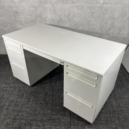 【博】【外部倉庫在庫品】US-D047KD-D3 プラスの定番オフィスデスク「US」!両袖収納で書類や備品をたっぷり収納でき、施錠管理にも便利な中古両袖机です!福岡で中古オフィスデスク、中古オフィス家具をお探しならオフィスバスターズ福岡博多店へお気軽にお問い合わせください! #格安 #両袖机 #オフィスデスク