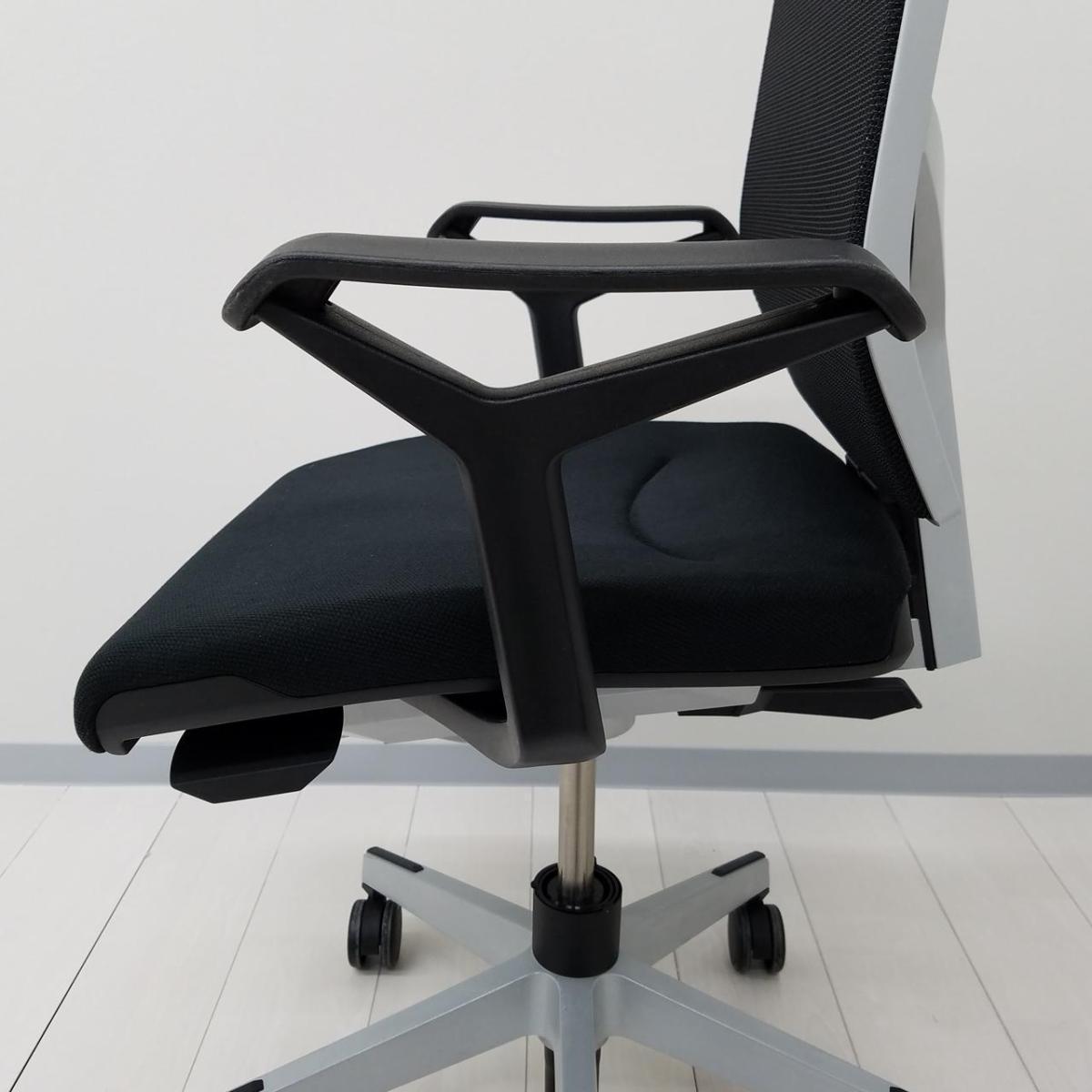 中古】 プラス/PLUS 肘付ハイバックチェア 614218 - 中古オフィス家具