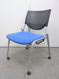 【外部倉庫在庫品】【中古】オカムラ プロスタック/ブルーのスタッキングチェア・省スペースで収納しやすい会議室や研修室におすすめのチェア/福岡で中古オフィス家具をお探しならオフィスバスターズ福岡博多店へお気軽にお問い合わせください！
