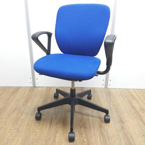 【中古】プラオチェア  イトーキ（ITOKI） 肘付ローバックチェア