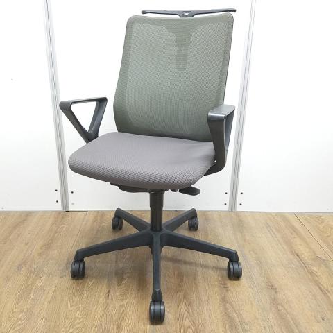 【中古】フルーエントチェア  オカムラ（okamura） 肘付ローバックチェア