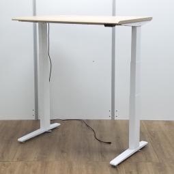 (T9)【商品入替のため、残り5台限り】オカムラ製　スイフト　ナチュラル　W1150xD675xH650～1250サイズ　配線口　電動で高さ調整可能・立ち姿勢を取り入れた新しいワークスタイルへ！　平机　電動昇降デスク　昇降テーブル！！