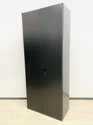 ブラックの家具で揃えたい方、必見です！
オカムラ製のワードローブ入荷しました！