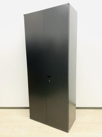 ブラックの家具で揃えたい方、必見です！
オカムラ製のワードローブ入荷しました！