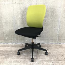 【在庫入れ替えセール品】【座る人を選ばない、シンプルスタイル！把手付きで汚れ対策＆持ち運びラクラク！】■イトーキ(ITOKI)製　フルゴ(fulgo)チェア　肘無し　ハイバック　■背面:モスグリーン / 座面:ブラック