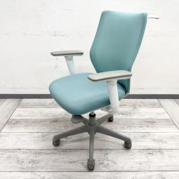 【法人様限定！来店予約で中古商品8％OFF！9月末まで　岐阜店】 【コンパクト設計で快適な座り心地！オカムラの人気タスクチェア！】

■オカムラ製　CG-Mチェア　ローバック　可動肘付き　ハンガー付き　ライトブルー
■長時間のデスクワークやテレワークにもおすすめ！
■可動肘・ハンガー付きの充実装備！キャスターに使用感があるため、お買い得価格でご提供！【okamura CG-M】