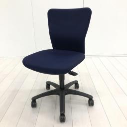 【快適な座り心地とシンプルで使いやすい操作性！】■オカムラ（okamura）製　カロッツァ（Carrozza）チェア　肘無し　ローバック　■ダークブルー×ブラックシェル【2609】【A01095720】