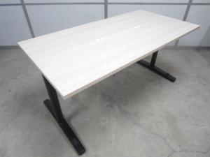 【カフェイメージのオシャレ空間にもフィット！　スタイリッシュな木目デザイン！】■オカムラ製　ライブスシリーズ　ミーティングテーブル　W1500×D750×H720　キャスター付　コンセント付　☆天板が畳めて便利に使えます！　フラップ式　T字脚ブラック【Lives Meeting Table】【ABW】