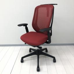 大人気のベストセラー商品！背のカーブを変えられる新感覚のオフィスシーティング！前傾機能付き！！ 
■オカムラ/シルフィーメッシュ（Sylphy）/レッド×ブラック　可動肘付