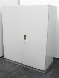 【中古】イトーキ「シンライン」の両開きローキャビネットが大量入荷！イトーキ HTM-109HSS-W9 シンライン ローキャビネット 両開き ホワイト シリンダー錠 ロット商品　複数台まとめて揃えやすいロット商品！/福岡で中古オフィス家具をお探しならオフィスバスターズ福岡博多店へお気軽にお問い合わせください！　#格安　#良品　#両開き書庫