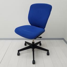 【在庫入替セール品！（本在庫限定価格）】【ミドルクラスの定番チェア！　一人ひとりにマッチする座り心地】■イトーキ（ITOKI）製　プラオ（PRAO）シリーズ　肘無し　ローバック　■ストロングブルー × ブラックシェル【弊社使用欄：A01077091】【HU】