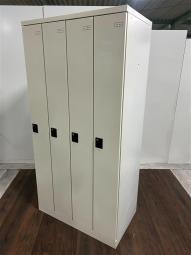 【訳アリ特価】正面の日焼けが強いため特価でのご案内！！　プラス製の4人用更衣ロッカーが入荷！！　早い者勝ちですのでご決断はお早めに！！