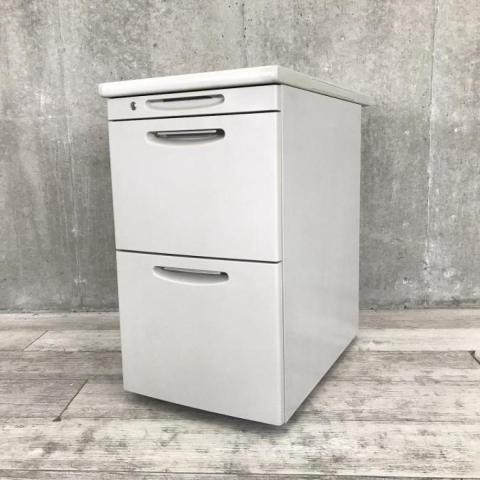 【収納と作業スペースを同時に確保できる3段脇机!】■オカムラ(okamura)製 SD-Vシリーズ 脇机3段 W400×D700×H700㎜ ■シリンダー錠 ■グレー