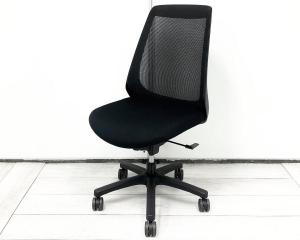 【理想的な作業姿勢をキープ！デスクに納まりの良いコンパクトメッシュチェア！】■イトーキ(ITOKI)製　ノナ(nona)チェア　ハイバック　肘無　背面メッシュ　■ブラック