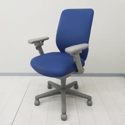 【体にフィットするダブルクッション構造！快適さと集中力をキープ！】■コクヨ(KOKUYO)製　セディスタ(SEDISTA)チェア　肘付き　ハイバック　クッションタイプ　■可動肘　■ディープブルー×ライトグレーシェル　【中古家具】【大阪】