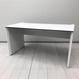 【在庫入替セール品！（本在庫限定価格）】【ゆとりのあるワークスペースで作業効率アップ！】■コクヨ（KOKUYO)　ワークヴィスタ（WorkVista）シリーズ　平デスク　W1400×D700×H720mm　パーソナルテーブル　■引出無　パネル脚　■ホワイト【弊社使用欄：A01078249】【HU】
