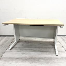 【法人様限定！来店予約で中古商品8％OFF！9月末まで　岐阜店】
【使いやすさを追求したデザイン！オカムラの人気スタンダードデスク！】

■オカムラ製　アドバンスシリーズ　平机　W1200×D700×H720mm　ホワイト
■パソコン作業や書類作業に使いやすいW1200サイズで、オフィスの新設・増員・レイアウト変更にもおすすめ！
■シンプルで洗練されたデザインと清潔感のあるホワイトカラーが魅力。事務机・オフィスデスク・パソコンデスク・仕事用デスク・平デスクをお探しの方にもおすすめです！【okamura ADVANCE】