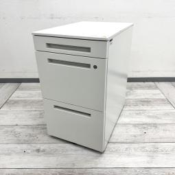 【法人様限定！来店予約で中古商品8％OFF！9月末まで　岐阜店】
【デスク周りの収納をすっきり！使いやすい定番3段ワゴン！】

■イトーキ製　CZRシリーズ　3段ワゴン　H680mm　ホワイト
■書類や文房具、オフィス用品をまとめて収納でき、デスク下やデスクサイドの収納力アップにおすすめ！
■清潔感のあるホワイトカラーで様々なデスクに合わせやすい定番タイプ。デスクワゴン・インサイドワゴン・サイドワゴン・脇机・袖机をお探しの方にもおすすめです！【ITOKI CZR】