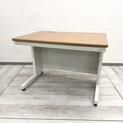 【法人様限定！来店予約で中古商品8％OFF！9月末まで　岐阜店】
【落ち着いたブラウン天板が魅力！使いやすいコンパクトデスク！】

■プラス製　LEEDシリーズ　平机　W1000×D700×H700mm　ブラウン
■W1000のコンパクトサイズでスペースを有効活用しやすく、オフィス・事務所の執務スペースや省スペースなワークスペースにもおすすめ！
■落ち着きのあるブラウン天板で、温かみのあるオフィス空間を演出。事務机・オフィスデスク・パソコンデスク・仕事用デスク・平デスクをお探しの方にもおすすめです！【PLUS LEED】