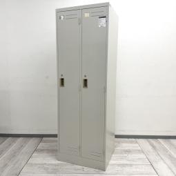 【法人様限定！来店予約で中古商品8％OFF！9月末まで　岐阜店】
【2人分の衣類や私物をすっきり収納！定番の2人用更衣ロッカー！】

■コクヨ製　LKシリーズ　2人用更衣ロッカー　W600×D515×H1790mm　グレー
■2人分の収納スペースを1台にまとめられ、オフィス・事務所・店舗・工場などの更衣室やバックヤードにおすすめ！
■落ち着いたグレーカラーで様々な空間に合わせやすい定番タイプ。更衣ロッカー・衣類ロッカー・個人ロッカー・従業員ロッカー・スタッフロッカーをお探しの方にもおすすめです！【KOKUYO LK】
