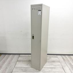 【法人様限定！来店予約で中古商品8％OFF！9月末まで　岐阜店】
【省スペースで設置しやすい！使いやすい定番1人用更衣ロッカー！】

■コクヨ製　LKシリーズ　1人用更衣ロッカー　W316×D515×H1790mm　グレー
■衣類やバッグ、私物などを1人分しっかり収納でき、オフィス・事務所・店舗・工場などの更衣スペースにおすすめ！
■スリムな1人用タイプで限られたスペースにも設置しやすいモデル。更衣ロッカー・衣類ロッカー・個人ロッカー・従業員ロッカー・スタッフロッカーをお探しの方にもおすすめです！【KOKUYO LK】