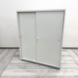 【法人様限定！来店予約で中古商品8％OFF！9月末まで　岐阜店】
【書類やファイルをすっきり収納！使いやすい定番引き違い書庫！】

■プラス製　LX-5シリーズ　引き違い書庫　W900×D450×H1100mm　ホワイト
■扉の開閉スペースを取らない引き違いタイプで、通路沿いや限られたスペースでの書類・ファイル収納にもおすすめ！
■清潔感のあるホワイトカラーで様々なオフィスに馴染みます。キャビネット・書類棚・収納庫・書類キャビネット・オフィス収納をお探しの方にもおすすめです！【PLUS LX-5】
