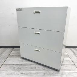 【法人様限定！来店予約で中古商品8％OFF！9月末まで　岐阜店】
【引き出し式で書類をすっきり整理！収納力に優れた3段ラテラル書庫！】

■コクヨ製　3段ラテラル書庫　W900×D450×H1100mm　ホワイト
■3段の引き出し収納でファイルや書類を分類・整理しやすく、オフィスや事務所の共有収納にもおすすめ！
■収納物を見せずにすっきり保管でき、清潔感のあるホワイトカラーも魅力。ラテラル書庫・キャビネット・書類棚・収納庫・書類キャビネット・オフィス収納をお探しの方にもおすすめです！【KOKUYO】