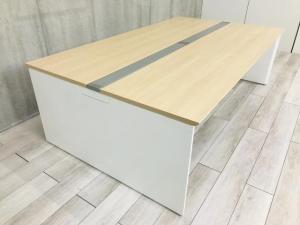 【中古】オカムラ プロユニット フリーウェイ W2400 フリーアドレスデスク ナチュラル/オカムラ「プロユニット フリーウェイ」のW2400フリーアドレスデスク！ナチュラルカラーの大型天板で複数人でも使いやすく、配線管理やレイアウト変更にも対応しやすい中古デスク！/福岡で中古オフィス家具、フリーアドレスデスクをお探しならオフィスバスターズ福岡博多店へお気軽にお問い合わせください！　#格安　#フリーアドレスデスク
