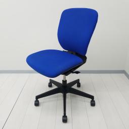 【在庫入替セール品!(本在庫限定価格)】【一人ひとりにマッチする座り心地!ミドルクラスの定番チェア!】■イトーキ(ITOKI)製 プラオ(PRAO)チェア 肘無し ローバック ■ランバーサポート付き ■ストロングブルー×ブラックシェル【弊社使用欄:A01077089】【HU】
