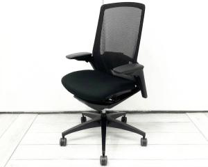 【定価約19万円】【デザインと機能性を追求したオカムラの技術の結晶！自然な姿勢で作業・リラックス可能！】■オカムラ(okamura)製　フィノラ(Finora)チェア　肘付ハイバック　■背・座面メッシュ　■可動肘　■ブラック