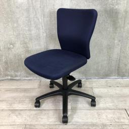 【オフィスの王道チェア!分厚いクッションとシンプルで使いやすい操作性!】■オカムラ(okamura)製 カロッツァ(Carrozza)チェア 肘無 ローバック クッションタイプ ■ダークブルー×ブラックシェル ※シェルキズ混在