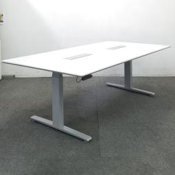 【中古】オカムラ 3S152P MY01 スイフト 昇降テーブル W2100 ホワイト/オカムラ「スイフト」のW2100電動昇降テーブル！座る・立つに合わせて高さを調節でき、配線機能や安全装置も備えた機能的な中古ミーティングテーブル！/福岡で中古オフィス家具、ミーティングテーブルをお探しならオフィスバスターズ福岡博多店へお気軽にお問い合わせください！　#格安　#昇降テーブル