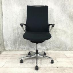 【モダンな空間を演出！グッドデザイン賞を受賞した逸品！ 】■オカムラ製　モードチェア　デザインアーム付　ブラック　■インナーメッシュ構造による優しく包み込む座り心地！ 【okamura　mode】【ABW】