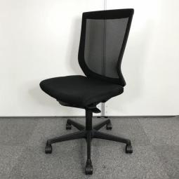 【からだにフィットする立体的なカーブのメッシュ！スタンダードクラスで人気上位のワーキングチェア！】■オカムラ(okamura)製　エスクード(ESCUDO)チェア　肘無ハイバック　背面メッシュ　■色：ブラック　【弊社使用欄：A01052330】