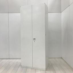 【定価約15万円】【豊富な収納スペースでオフィス書類をスッキリ整理！】■オカムラ（okamura）製　レクトラインシリーズ　ワードローブ　ハイキャビネット　　■シリンダー錠　■ホワイト　■W900　D450　H1810