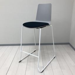 【リフレッシュスペースにおすすめ！淡くおしゃれな雰囲気を醸し出すカフェチェア！重ねて省スペース！】■コクヨ(KOKUYO)製　ミケット(Mycket)チェア　スタッキングチェア　ミーティングチェア　カウンターハイチェア　■パッド付/キャスター無し　■ブルー【2609】【A01085455】