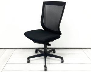 【からだにフィットする立体的なカーブのメッシュ！スタンダードクラスで人気上位のワーキングチェア！】■オカムラ(okamura)製　エスクード(ESCUDO)チェア　肘無ハイバック　背面メッシュ　■色：ブラック　【弊社使用欄：A01052330】