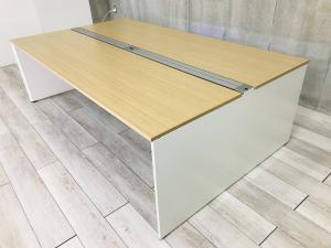 【4人用に最適です!】【中古】イトーキ「インターリンク」のW2400フリーアドレスデスク!ナチュラル天板×ホワイトの明るく温かみのあるデザインで、配線管理やレイアウト変更にも対応しやすい中古デスク!/福岡で中古オフィス家具、フリーアドレスデスクをお探しならオフィスバスターズ福岡博多店へお気軽にお問い合わせください! #格安 #フリーアドレスデスク