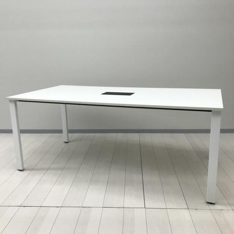 【会議や打ち合わせにオススメのミーティングテーブル!シンプルなデザインで様々な空間にフィットする定番商品!】■ミーティングテーブル 角テーブル 会議用 W1800×D900㎜ ■4本脚 ■配線口 ■ホワイト