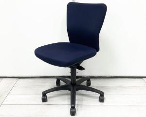 【在庫入替セール品！】オフィスの王道チェアが入荷！　分厚いクッションとシンプルで使いやすい操作性！/オススメ(おすすめ) /人気商品【弊社使用欄：A01072101】オカムラ製　カロッツァ（Carrozza）　ダークブルー　ブラックフレーム　肘無し　ローバック