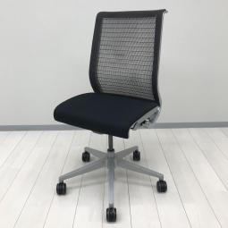 【あなたの「座る」を考える!ワイヤー構造が体を支える、有名海外メーカー製の定番チェア!】■スチールケース(Steelcase)製 シンク(think)チェア 肘無ハイバック メッシュバックタイプ(3Dニット) ■ブラック×シルバーフレーム 【弊社使用欄:A01092615】