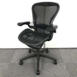 【9/15(火)入荷予定商品!】【オフィスチェアの最高峰!圧倒的人気、知名度を誇るオフィスチェア!】 ■ハーマンミラー(HermanMiller)製 アーロンチェア 肘付 ハイバックチェア 背座面メッシュ ■Bタイプ ■固定肘・ランバーサポート付き ■ブラック