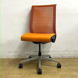 【在庫入替セール】スチールケース（Steelcase）シンクチェア　肘無しチェア　オレンジカラーでオフィスも明るい印象に　背メッシュ　事務用にも会議室用にもおすすめ【愛知・名古屋・豊田・静岡・浜松】